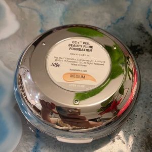 IT CC+ Veil Beauty Fluid Foundation-Medium